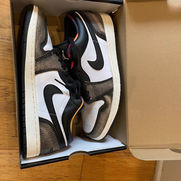 Nike Air Jordan 1 Low SE [DQ8422-001] Men\'s Size 8.5  - Black/White Onyx-White main image 6